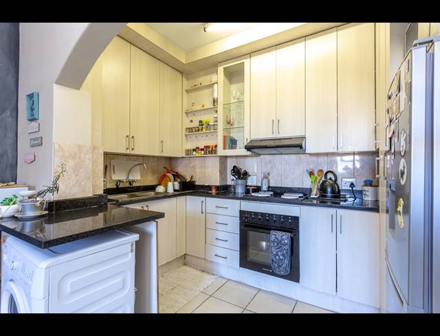 2 BEDROOM APARTMENT SOLD IN ZONNEBLOEM